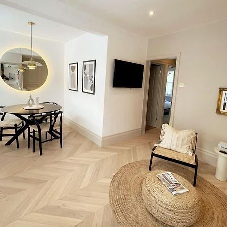 Courtyard Garden, Beautifully Finished Flat - Ba1 Apartment Bath Exterior photo