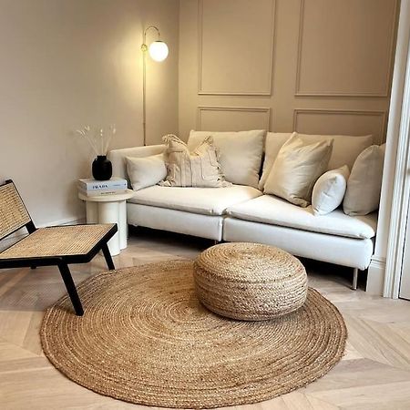 Courtyard Garden, Beautifully Finished Flat - Ba1 Apartment Bath Exterior photo