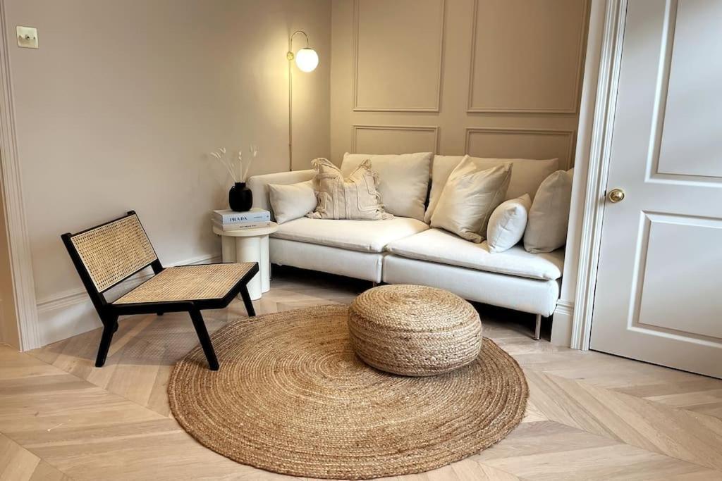 Courtyard Garden, Beautifully Finished Flat - Ba1 Apartment Bath Exterior photo