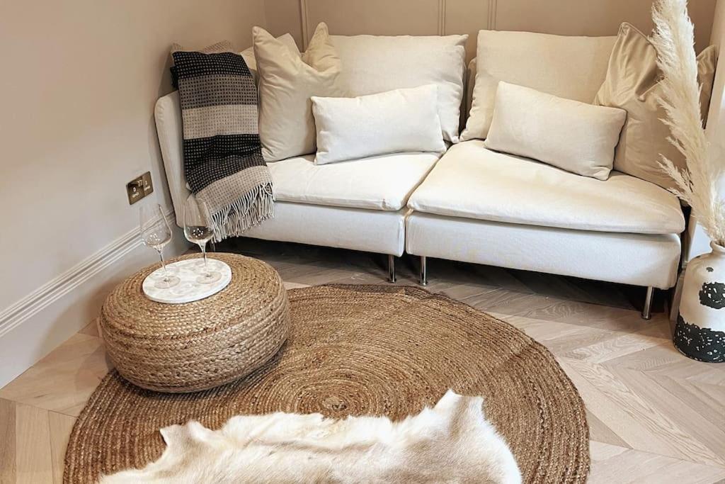 Courtyard Garden, Beautifully Finished Flat - Ba1 Apartment Bath Exterior photo