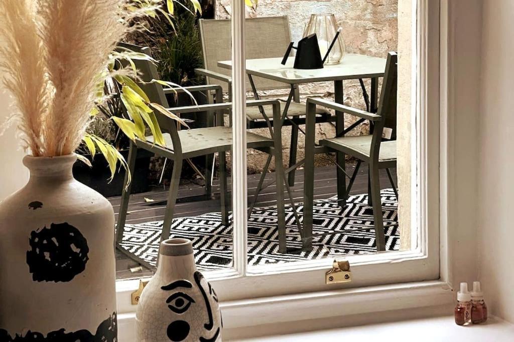 Courtyard Garden, Beautifully Finished Flat - Ba1 Apartment Bath Exterior photo